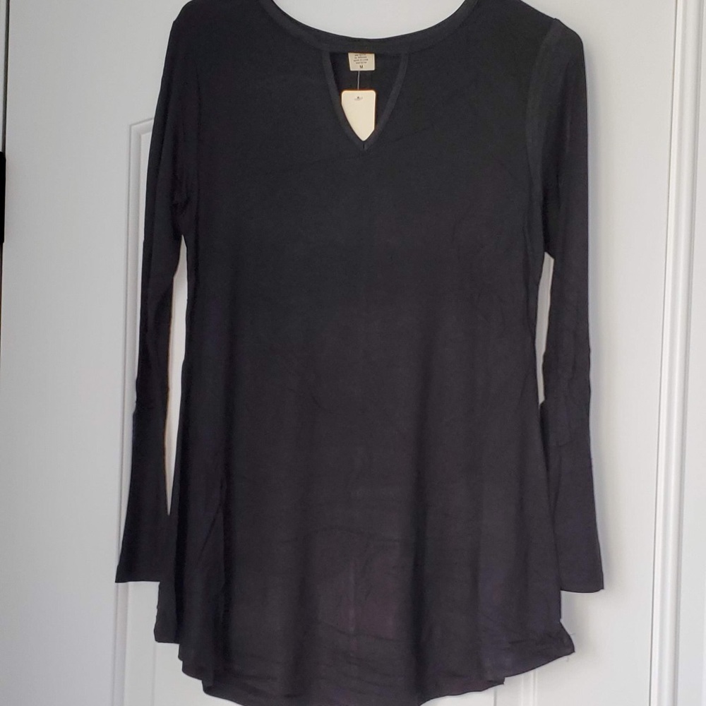 🔥SALE🔥 Black keyhole long sleeve top - Picture 4 of 7